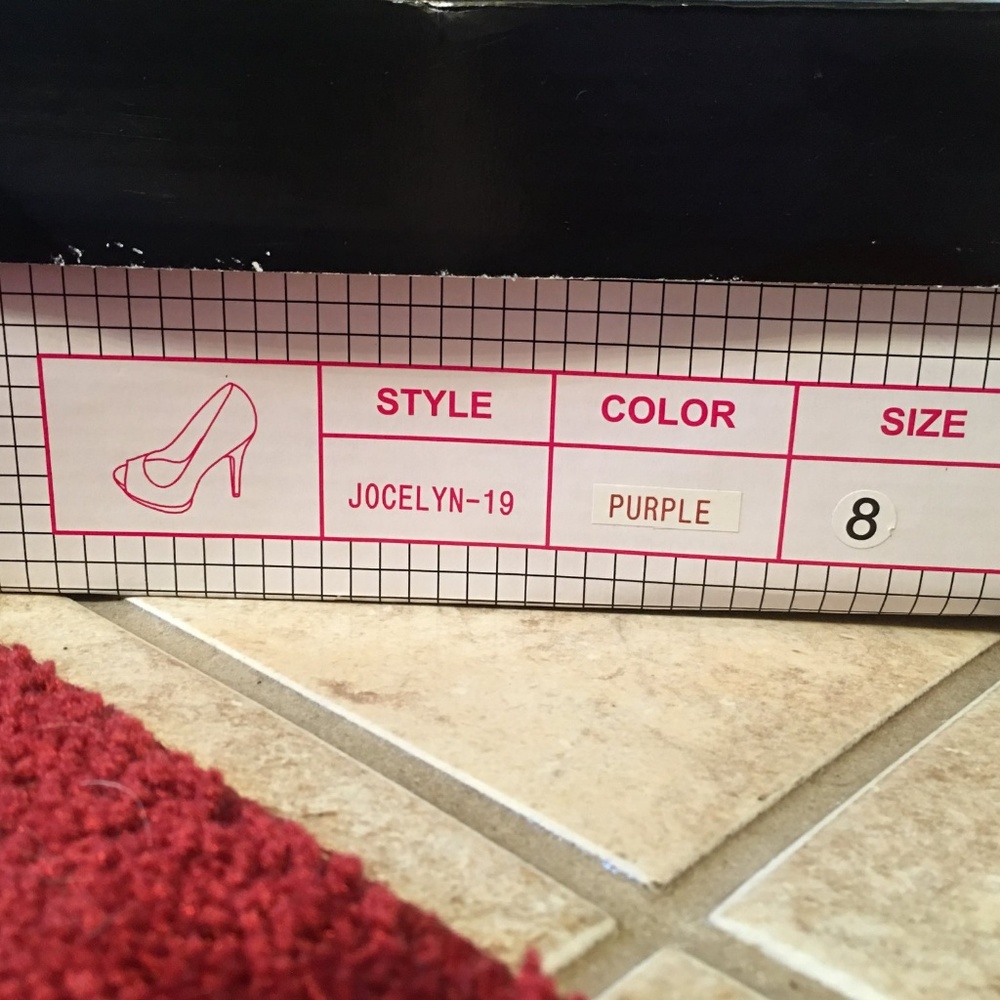 NEVER WORN NEW W/O TAGS "Jocelyn-19" New Purple Heels size 8 - Picture 2 of 5